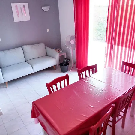 Maison Charmante A Avec Piscine Et Jardin