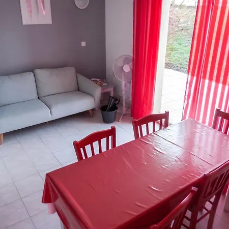 Maison Charmante A Avec Piscine Et Jardin Ferienhaus *